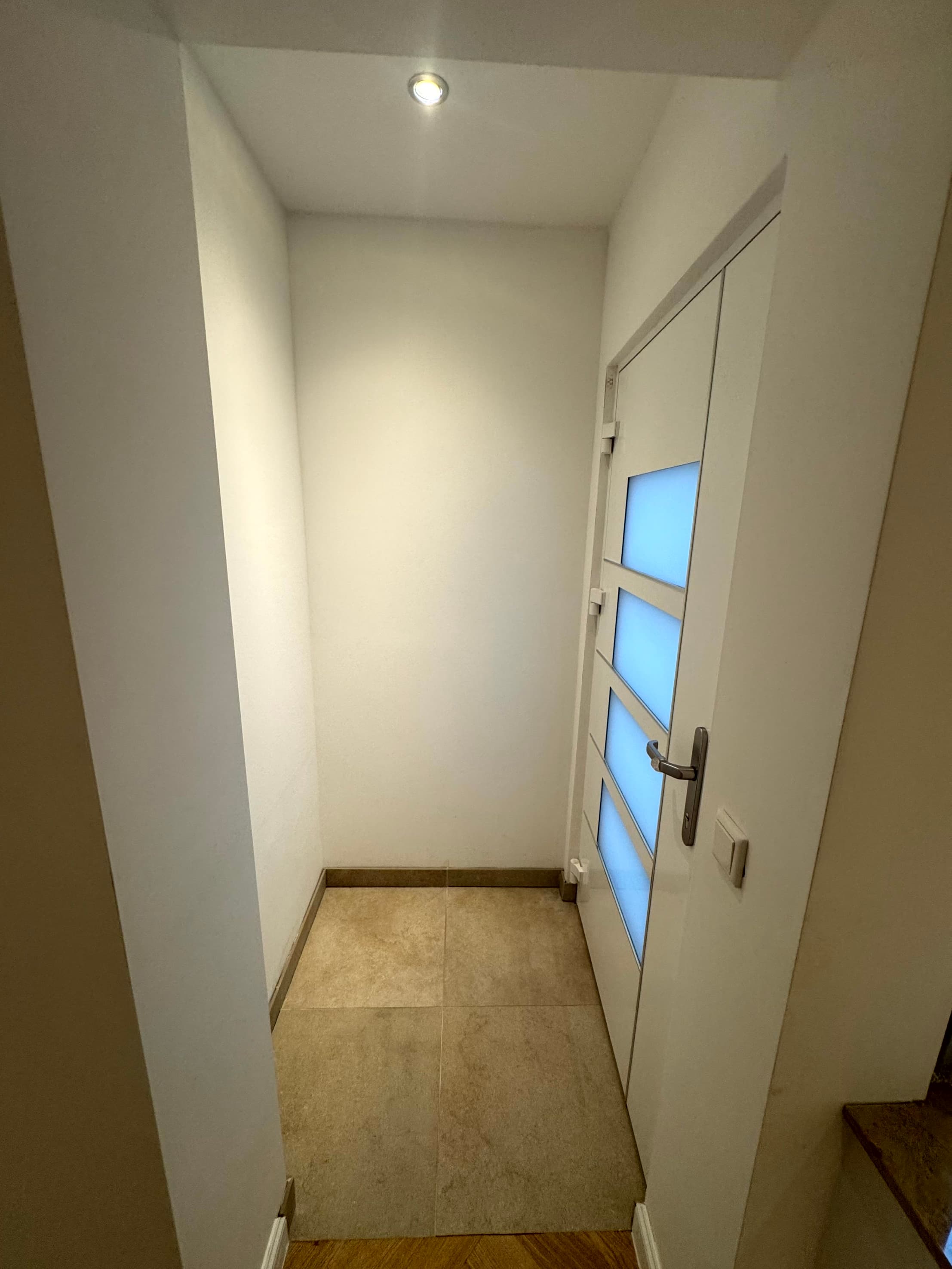 Wohnungsmodernisierung mit Fischgrätparkett und Sichtglaswand in Düsseldorf-Grafenberg – Bild 2